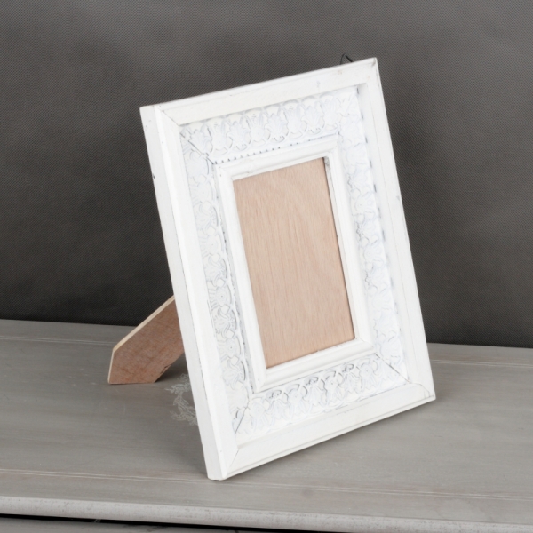 Zdobený biely fotorámček 30x25x2cm