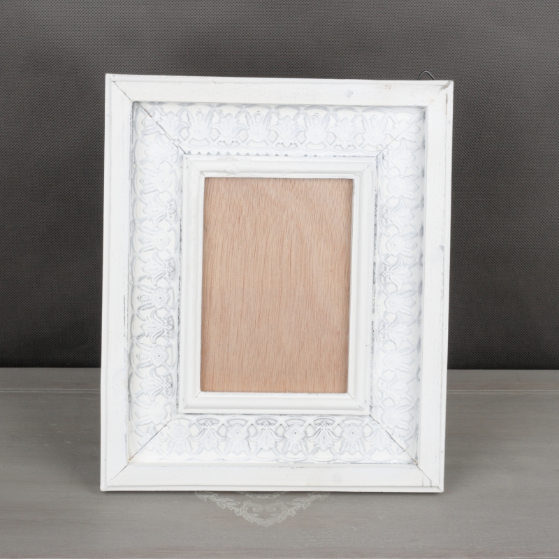 Zdobený biely fotorámček 30x25x2cm