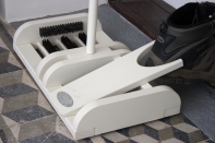 Obuvák s čističom biely