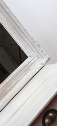 Zrkadlo s bielym rámom a zdobenými rohmi 70x160cm