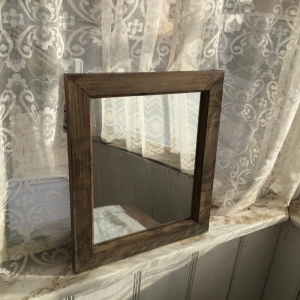 Zrkadlo v drevenom ráme tmavé 39x34cm