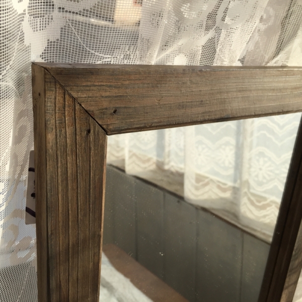 Zrkadlo v drevenom ráme tmavé 39x34cm