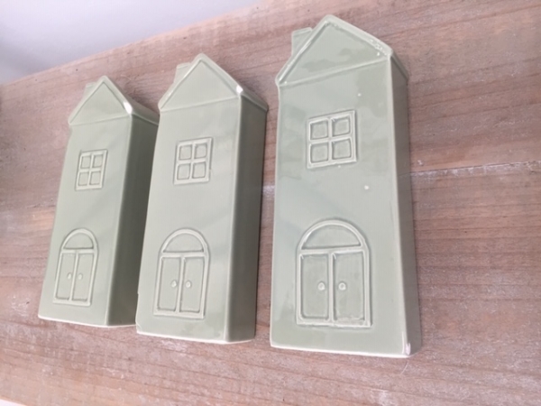 Zvlhčovač vzduchu na radiátor domček zelený - vyradené