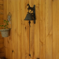 Zvonček stredný hnedý s koňom